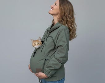 Moletom verde militar com alça embutida para transporte de animais de estimação – Moletom para cães e gatos para humanos