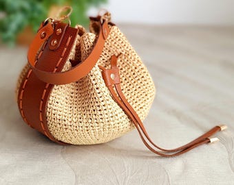 Natural raffia bag with cognac leather, handmade summer bucket purse, boho shoulder bag, ready to ship