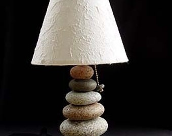 Lámpara de roca de mojón de Maine