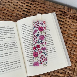 Floral Fabric Bookmark – Handmade Book Lover Gift – Cute Reading Accessory