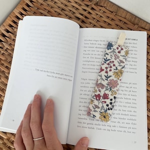 Floral Fabric Bookmark – Handmade Book Lover Gift – Cute Reading Accessory