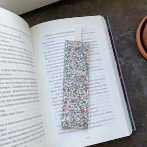 Floral Fabric Bookmark – Handmade Book Lover Gift – Cute Reading Accessory