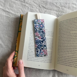 Floral Fabric Bookmark – Handmade Book Lover Gift – Cute Reading Accessory