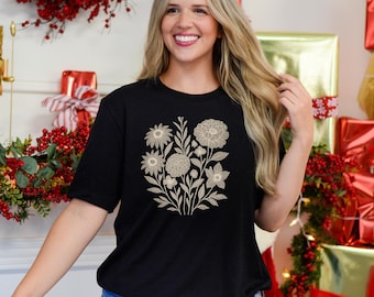Minimalist Wildflower T-Shirt - Vintage Botanical Line Art Floral Tee - Boho Nature Graphic Shirt for Women - Aesthetic Birthday Gift