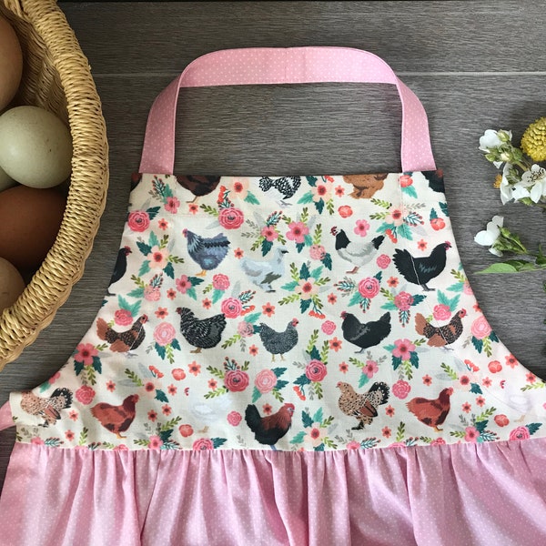Girls cotton egg collecting apron with floral chicken print and pink pin dot print! Sizes 3-5, 6-8, 8-10, or 10-12 years.