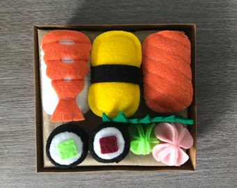 Felt sushi set. 8 or 9 piece set- felt sushi, wasabi, ginger & divider. Optional soy sauce dish!