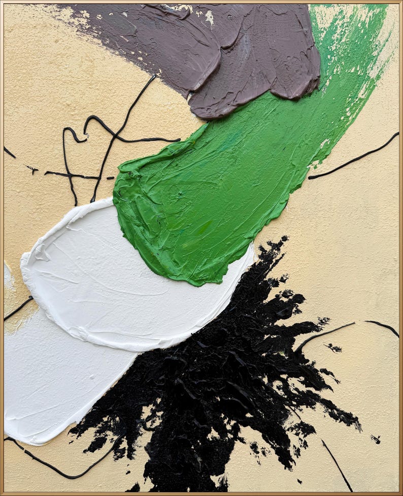 Pode incluir: Pintura abstrata com camadas grossas de tinta em tons de verde, branco, preto e cinza sobre um fundo bege.