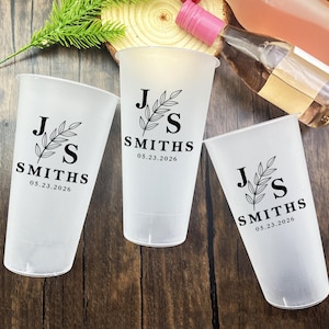 Bulk Custom Wedding Frosted Cups Favours/Wedding Reception Favors/Wedding Monogram Cups/Wedding Decor/Engagement Party Cups/Bridesmaid Gifts