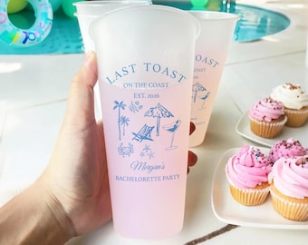 Individuelle Martini Junggesellinnenabschiedsbecher, Last Toast on the Coast Frosted Cups, Destination Bach Party Favors, Coastal Bachelorette Cup Favors