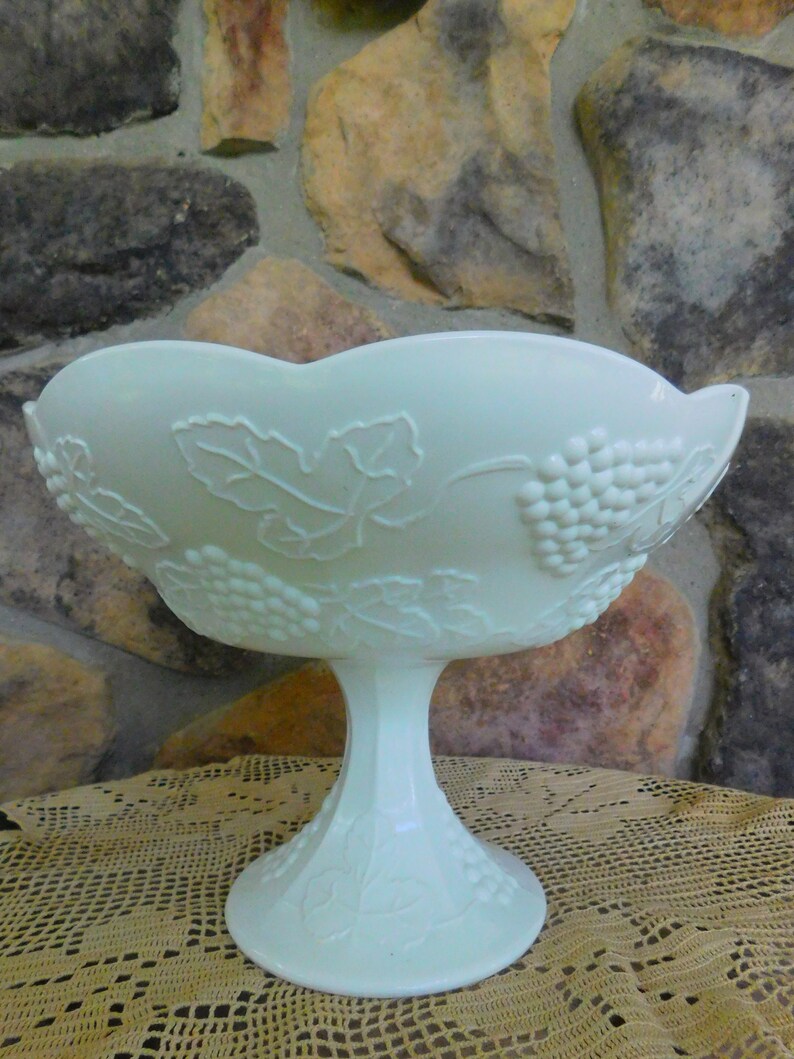 Vintage Large Milk Glass Pedestal Centerpiece Bowl Grape /& Leaf Pattern