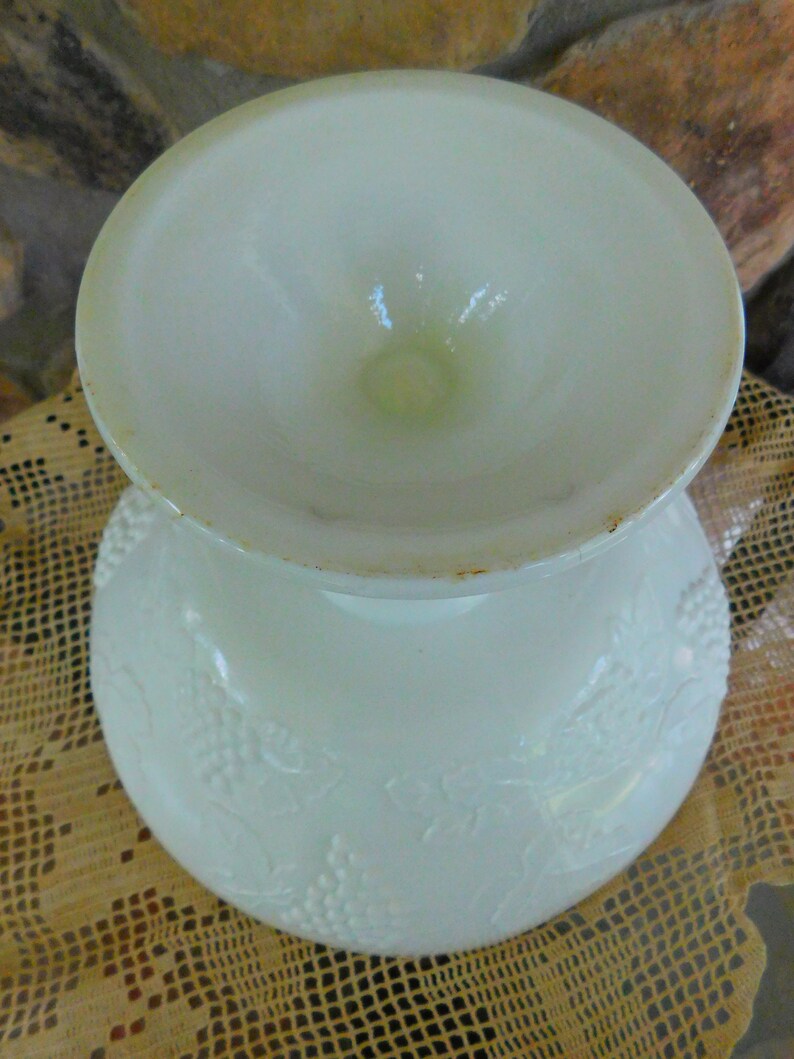 Vintage Large Milk Glass Pedestal Centerpiece Bowl Grape /& Leaf Pattern