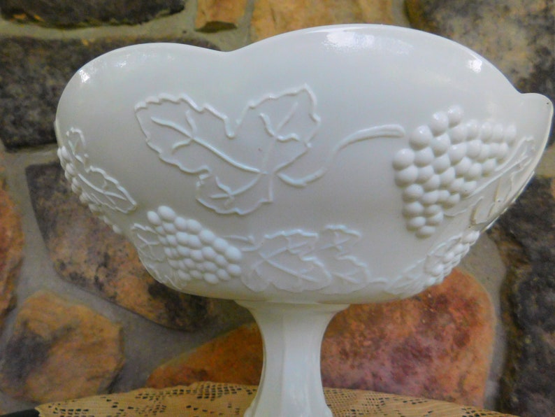 Vintage Large Milk Glass Pedestal Centerpiece Bowl Grape /& Leaf Pattern