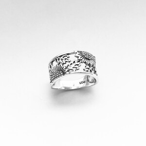 Solrosring i sterlingsilver: Blommigt statementarmband