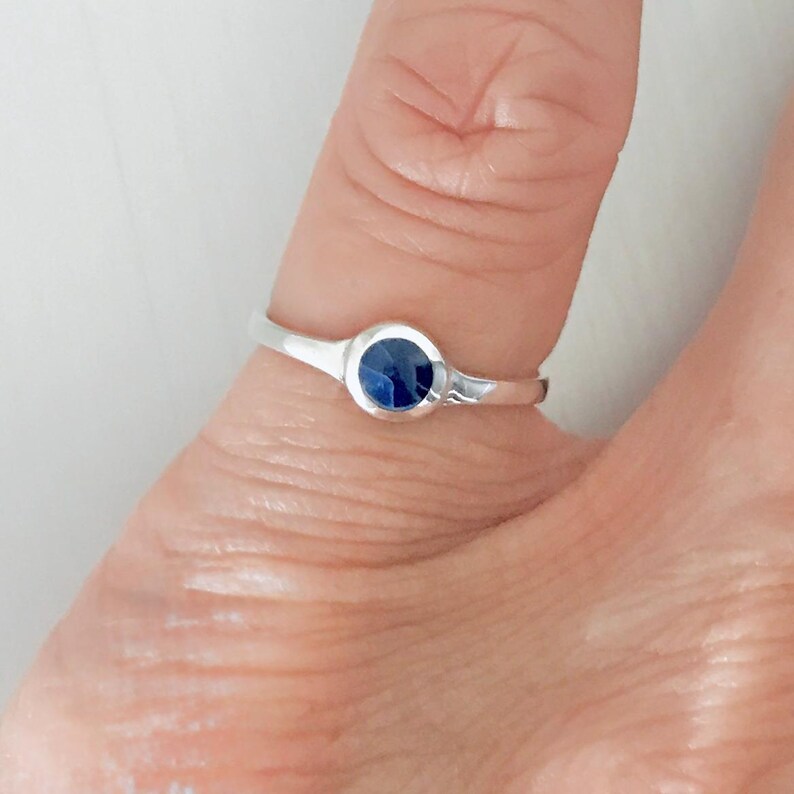 925 Sterling Silver Dainty Synthetic Sodalite Toe Ring: Silver Stone ...