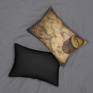 Carte vintage et coussin lombaire boussole, décoration aventure, décoration terreuse, cadeau globe-trotter, confort du canapé douillet, décoration envie de voyager