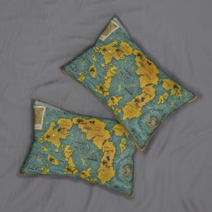 Planet Wyrm Vintage Karte Lendenkissen Fantasy Map Dekor, nautischer Hauptakzent, Geschenk für Entdecker, Couchkissen, Abenteuerkissen