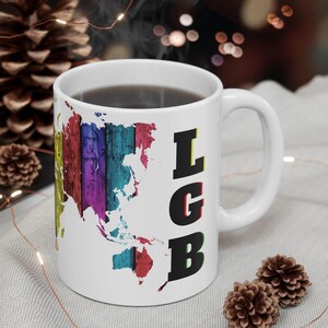 Mug en céramique carte du monde arc-en-ciel, tasse à café inspirante, parfait pour les cadeaux LGBTQ+, tasses affirmation, décoration de cuisine colorée