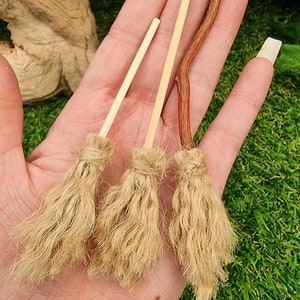 Miniature broom 1:12 dollhouse miniature brush flying broomstick- Dollshouse accessories- mini witches broom