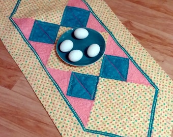 Handmade Easter Placemat / Easter Eggs Centerpiece Decoration / Not a PDF Pattern / Holiday Dinner Gift