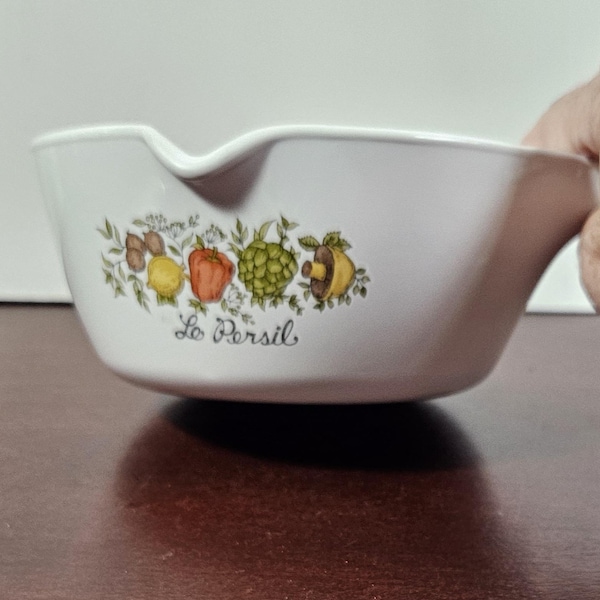 Corning ware 2 1/2 cup Le Persil saucepan