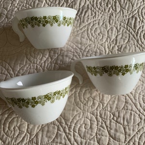 Vintage Correll Spring Blossom Green Tea Cups Hook Handle Mugs Coffee Retro Kitchen Dinnerware Dishes Collectible Crazy Daisy