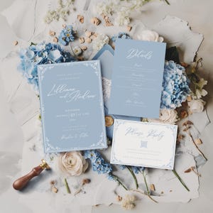 Staubige blaue Hochzeitseinladungs-Vorlage, elegantes druckbares Einladungsset, klassische Blumen-DIY-Hochzeitskarten, bearbeitbar in Canva - WS0007