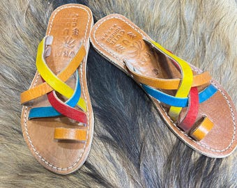 Farbenfrohe marokkanische Ledersandalen | Handgefertigte Boho-Sandalen für Damen | Sommerliche Designerschuhe