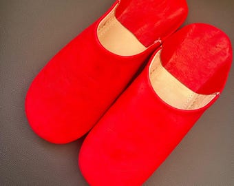Babuchas marroquíes hechas a mano para mujer: mules de piel orgánica suave, cómodas zapatillas de estar por casa, un regalo único.