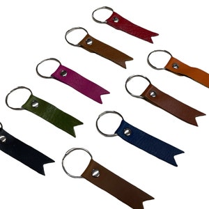 Zipper pull leather keychain