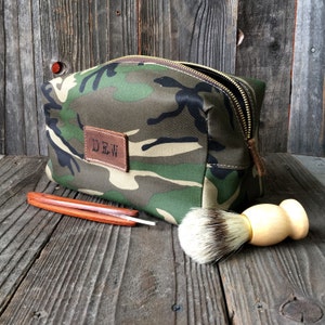 Camo Dopp Kit - Personalized Dopp Kit - Mens Toiletry Bag - Groomsmen Gift - Camo Green