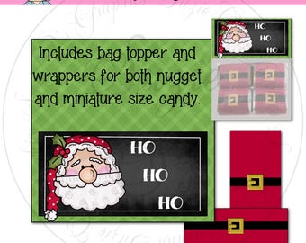 Könnte beinhalten: Weihnachtliche Süßigkeitenverpackungen und Tütenaufleger. Das Design zeigt Illustrationen des Weihnachtsmanns mit den Worten "HO HO HO" auf einem Tafelhintergrund. Enthält Verpackungen für Nuggets und Miniatur-Süßigkeiten.
