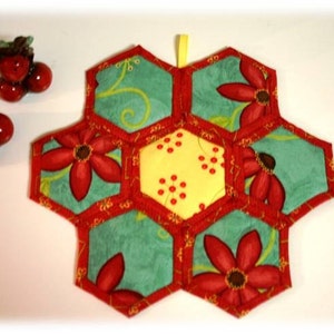Hot Pad Pattern, Quilted Coaster Pattern, Placemat Pattern, Table Runner, Grandmother&#39;s Flower Garden Quilt as You Go PDF Pattern