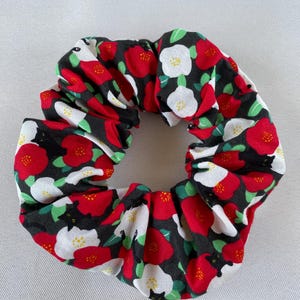 Camellia with Black Cat Scrunchie – Japanese Cotton in Red, White and Green