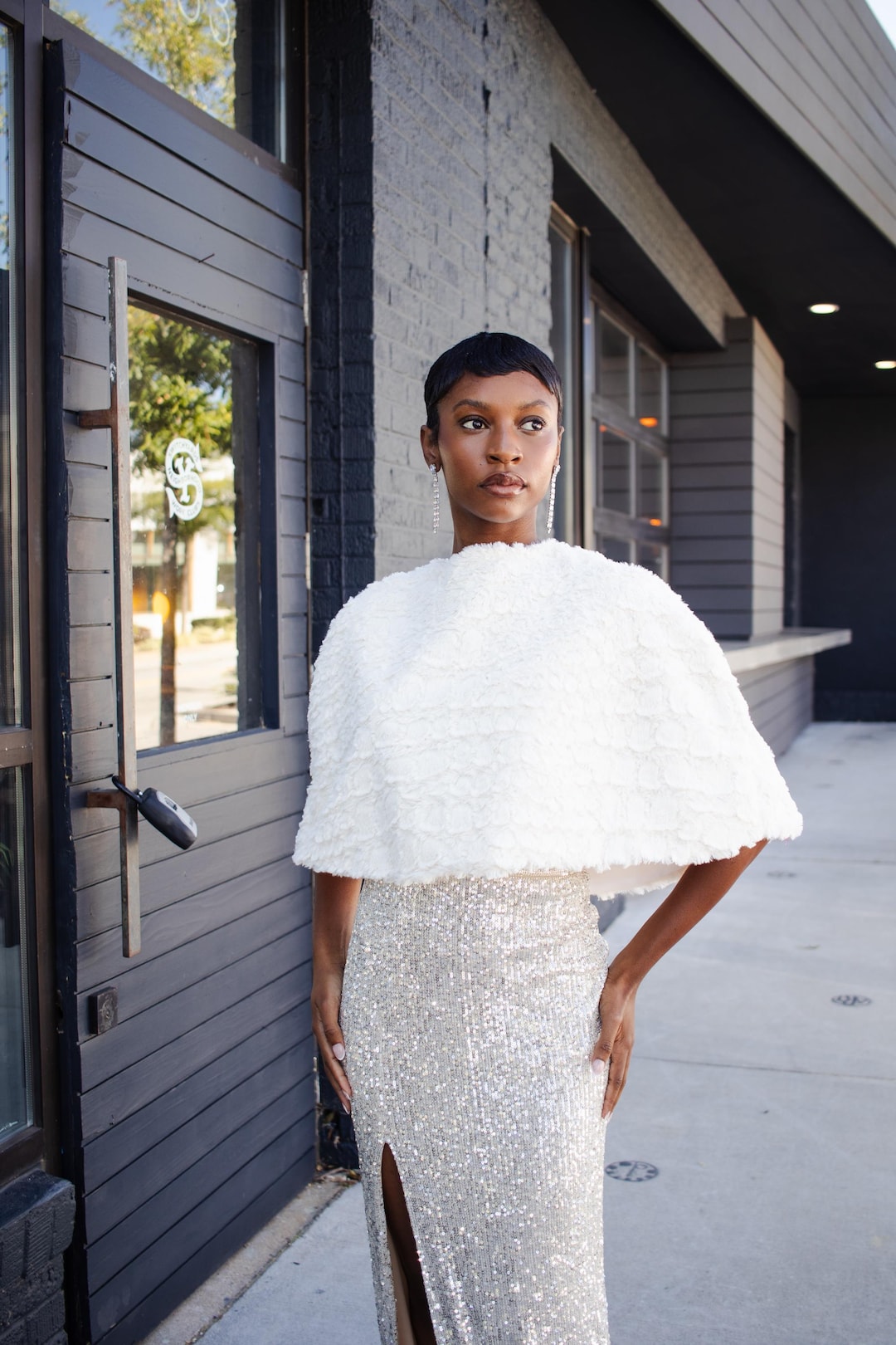 LAYERING CAPE ROAR OF THE COURT
