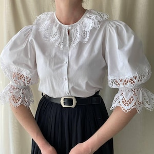 Austrian vintage white cotton blouse with embroidered lace on the collar and sleeves, white dirndl blouse GEDE with puffy buttoned sleeves