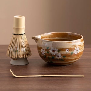 Hand-painted White Daisy Ceramic Matcha Bowl with Bamboo Whisk and Chasen Holder Unique Japanese Matcha Set 450ml