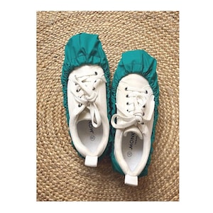 reCovers reusable washable shoe covers. made-to-order in Sweden from upcycled locally sourced leftover fabrics. robust/waterproof/anti-slip.