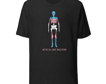 Siamo tutti solo scheletri Trans Pride T-shirt unisex