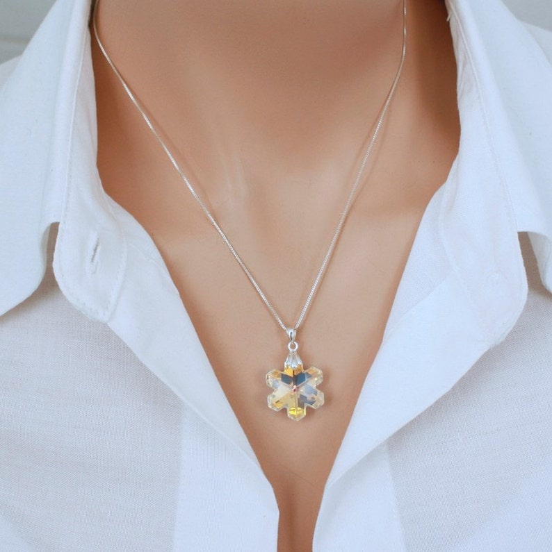 Crystal Snowflake Necklace Winter Wedding Necklace Christmas Gift Necklace Flower Girl Necklace Snowflake Necklace Bridesmaid Gift