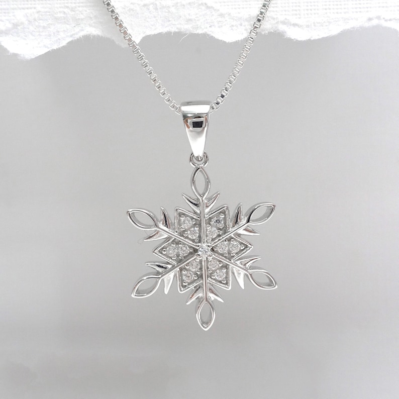 Gift for Wife Silver Snowflake Necklace Winter Necklace Sterling Silver Snowflake Christmas Necklace Gift for Daughter Gift for Friend