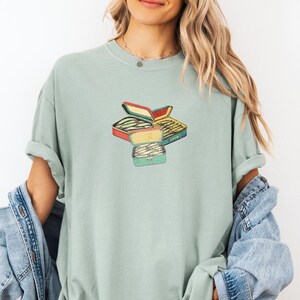 Retro Sardine Tins T-Shirt Vintage Fish Can Tee Old-School Seafood Shirt Fisherman Gift Fisherman Aesthetic Tshirt for Sardine Lovers