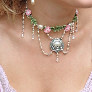 Collier floral rococo délicat image 3