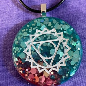 Throat Chakra Scarlet/Blue  |  Resin Pendant Necklace