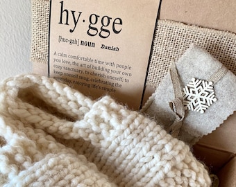Boîte à chaussettes de nuit Hygge - Cadeau pour la maison confortable, chaussons confortables en tricot crème, restez à la maison