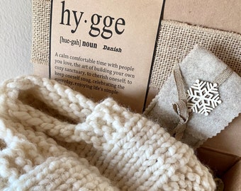 Boîte à chaussettes de nuit Hygge - Cadeau pour la maison confortable, chaussons confortables en tricot crème, restez à la maison