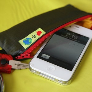 Cell phone Water protectant Bag and Key chain Padded custom iPhone case image 4