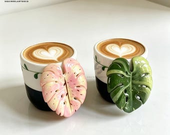 Handgemaakte keramische lattemok monsterablad, onderglazuur handgeschilderd koffiekopje, creatieve monstera-koffiemok, handgeschilderde keramische beker, plantcadeau