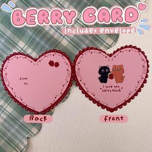 Tarjeta romántica con un gato negro y naranja, ideal para aniversario de boda o citas, o para una pareja de gatos, con un "Te amo mucho", en blanco.