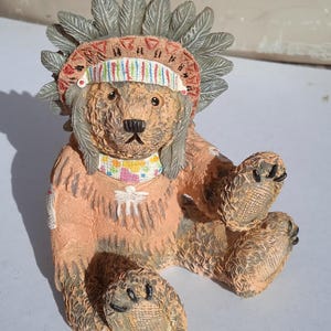 Ours en peluche, « Cheeky Fox », pièce de collection de la série « Postcards from Anderby Creek ».