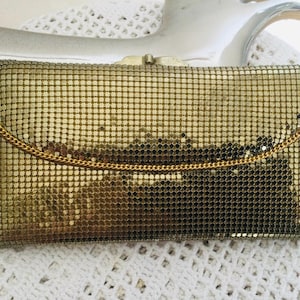 Vintage Gold Mesh Womens Wallet/ Glomesh Style Gold tone Small Clutch Purse